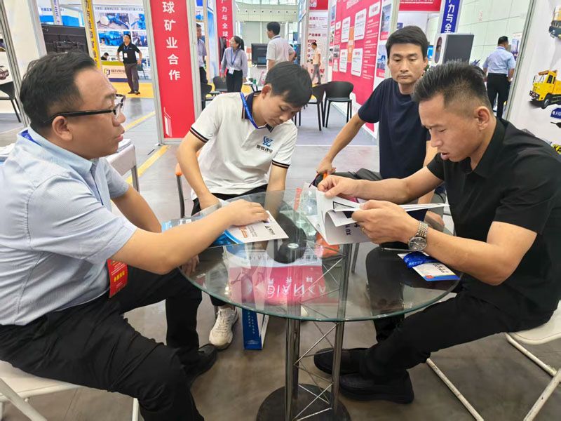 山東昌松工程機(jī)械有限公司亮相新疆國際礦業(yè)與裝備博覽會(huì)